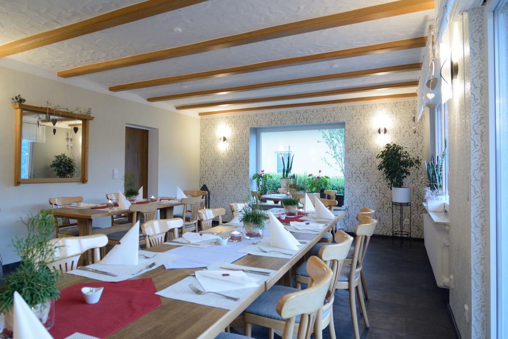 Hotel-Restaurant-Weingut Kapellenhof Klotten Exterior foto
